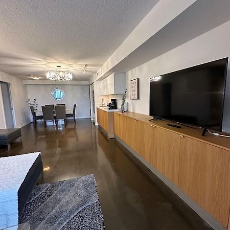 Toronto Downtown Luxurious Stylish 3 Bedroom 3 Bath 2 Balconies Near Rogers Centre Lakeview Condo Buitenkant foto