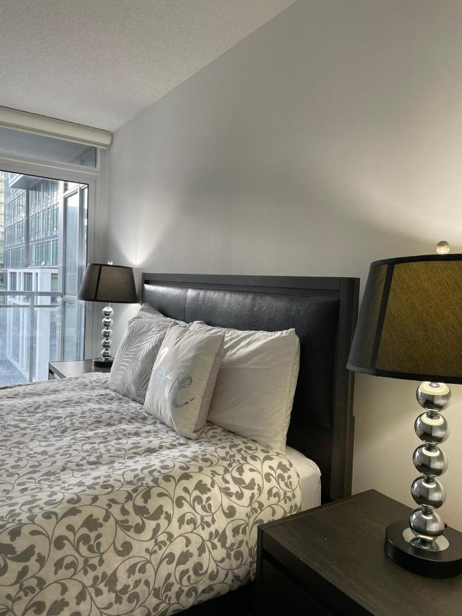 Toronto Downtown Luxurious Stylish 3 Bedroom 3 Bath 2 Balconies Near Rogers Centre Lakeview Condo Buitenkant foto