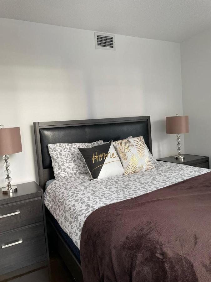 Toronto Downtown Luxurious Stylish 3 Bedroom 3 Bath 2 Balconies Near Rogers Centre Lakeview Condo Buitenkant foto