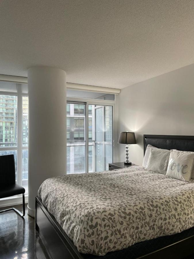 Toronto Downtown Luxurious Stylish 3 Bedroom 3 Bath 2 Balconies Near Rogers Centre Lakeview Condo Buitenkant foto