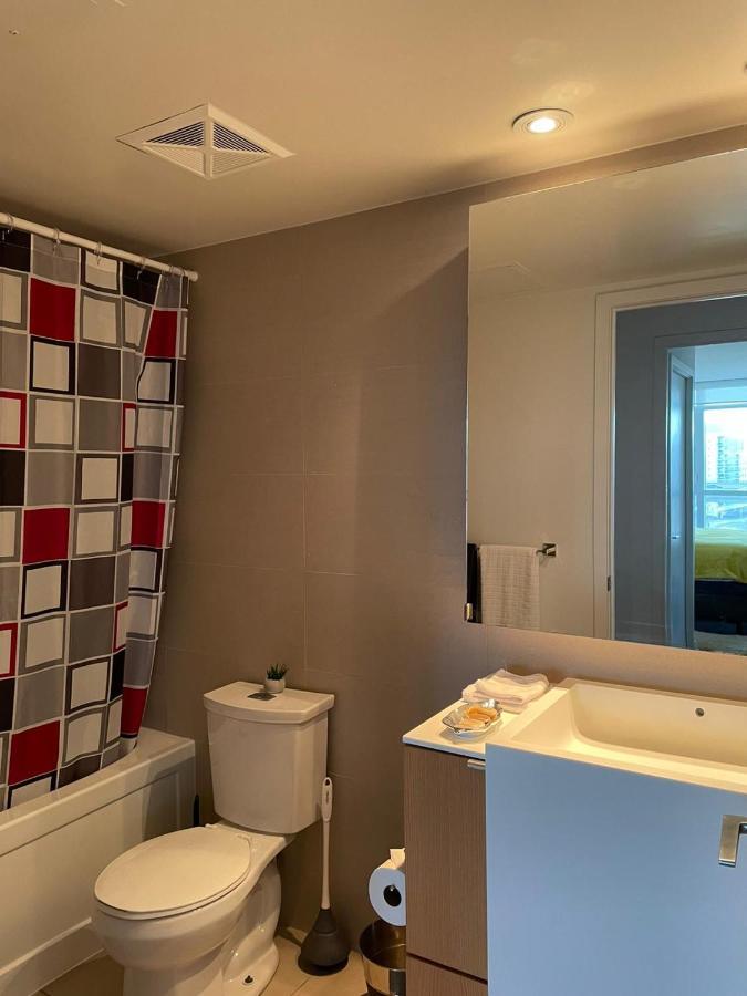 Toronto Downtown Luxurious Stylish 3 Bedroom 3 Bath 2 Balconies Near Rogers Centre Lakeview Condo Buitenkant foto
