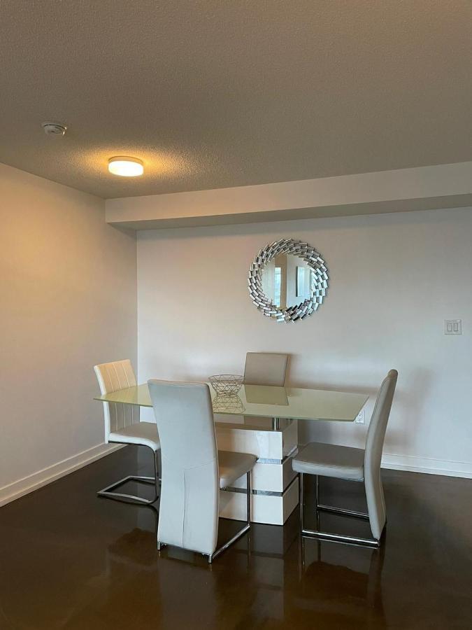 Toronto Downtown Luxurious Stylish 3 Bedroom 3 Bath 2 Balconies Near Rogers Centre Lakeview Condo Buitenkant foto