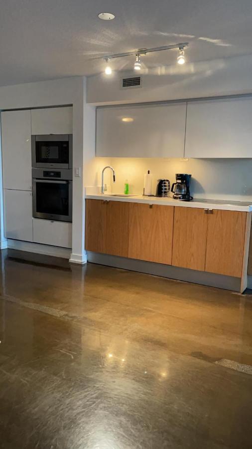 Toronto Downtown Luxurious Stylish 3 Bedroom 3 Bath 2 Balconies Near Rogers Centre Lakeview Condo Buitenkant foto