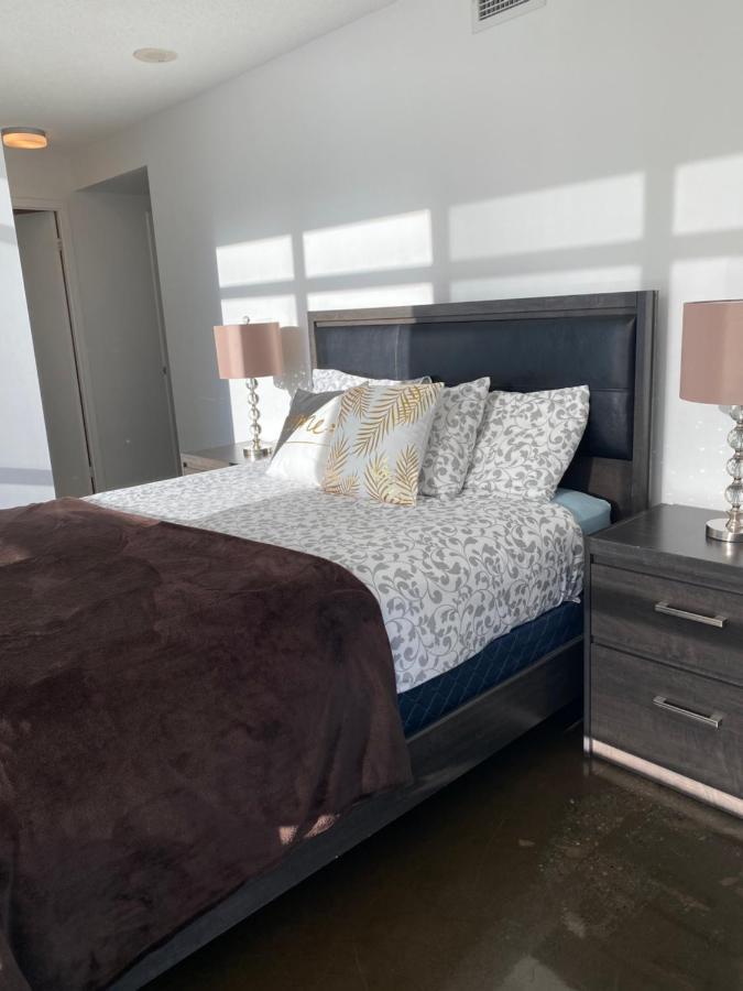 Toronto Downtown Luxurious Stylish 3 Bedroom 3 Bath 2 Balconies Near Rogers Centre Lakeview Condo Buitenkant foto