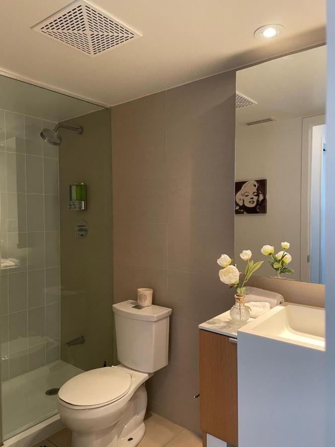 Toronto Downtown Luxurious Stylish 3 Bedroom 3 Bath 2 Balconies Near Rogers Centre Lakeview Condo Buitenkant foto