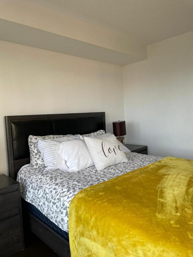 Toronto Downtown Luxurious Stylish 3 Bedroom 3 Bath 2 Balconies Near Rogers Centre Lakeview Condo Buitenkant foto