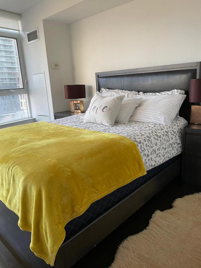 Toronto Downtown Luxurious Stylish 3 Bedroom 3 Bath 2 Balconies Near Rogers Centre Lakeview Condo Buitenkant foto