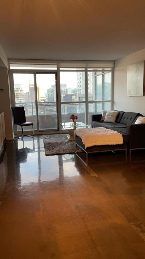 Toronto Downtown Luxurious Stylish 3 Bedroom 3 Bath 2 Balconies Near Rogers Centre Lakeview Condo Buitenkant foto