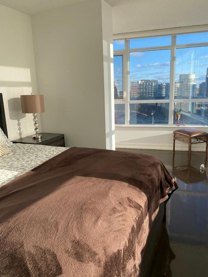 Toronto Downtown Luxurious Stylish 3 Bedroom 3 Bath 2 Balconies Near Rogers Centre Lakeview Condo Buitenkant foto