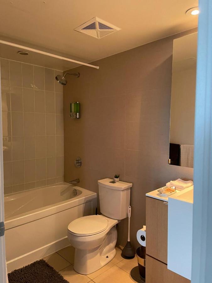 Toronto Downtown Luxurious Stylish 3 Bedroom 3 Bath 2 Balconies Near Rogers Centre Lakeview Condo Buitenkant foto