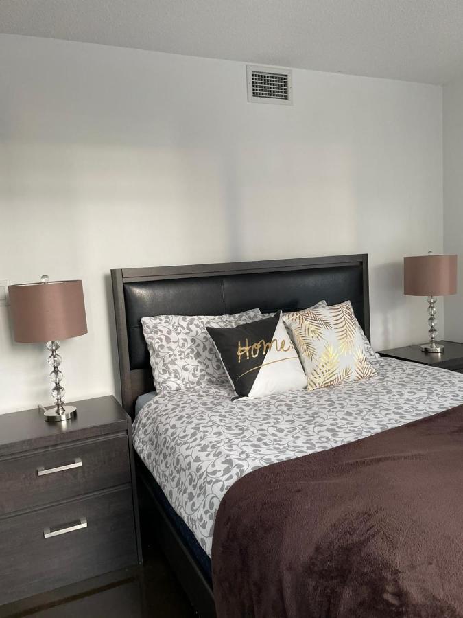 Toronto Downtown Luxurious Stylish 3 Bedroom 3 Bath 2 Balconies Near Rogers Centre Lakeview Condo Buitenkant foto