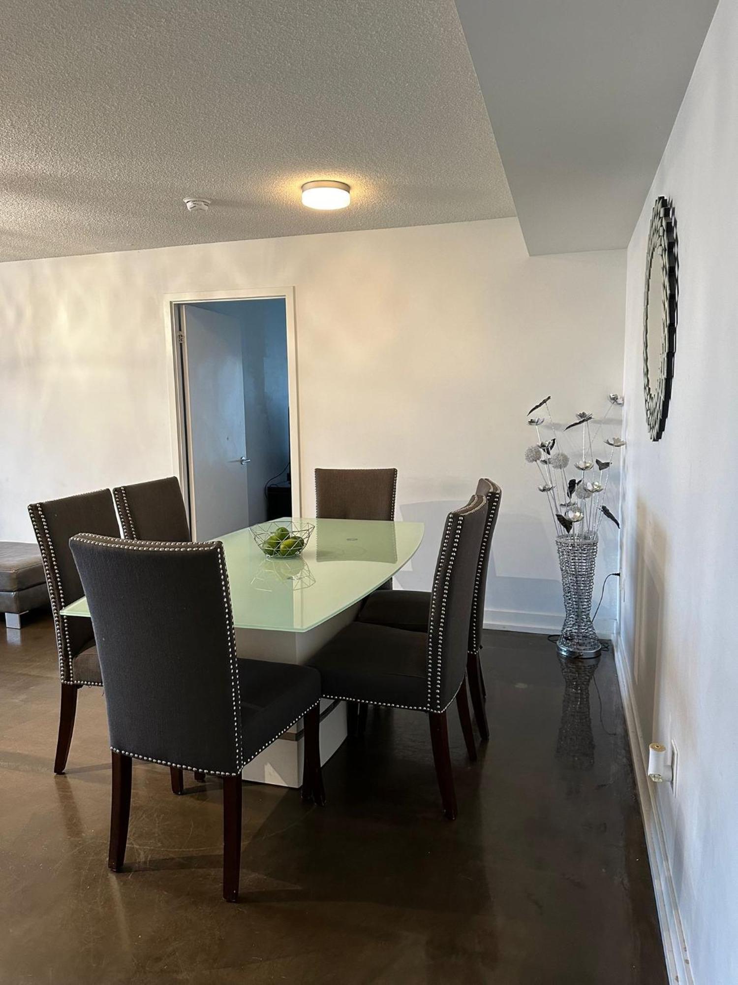 Toronto Downtown Luxurious Stylish 3 Bedroom 3 Bath 2 Balconies Near Rogers Centre Lakeview Condo Buitenkant foto