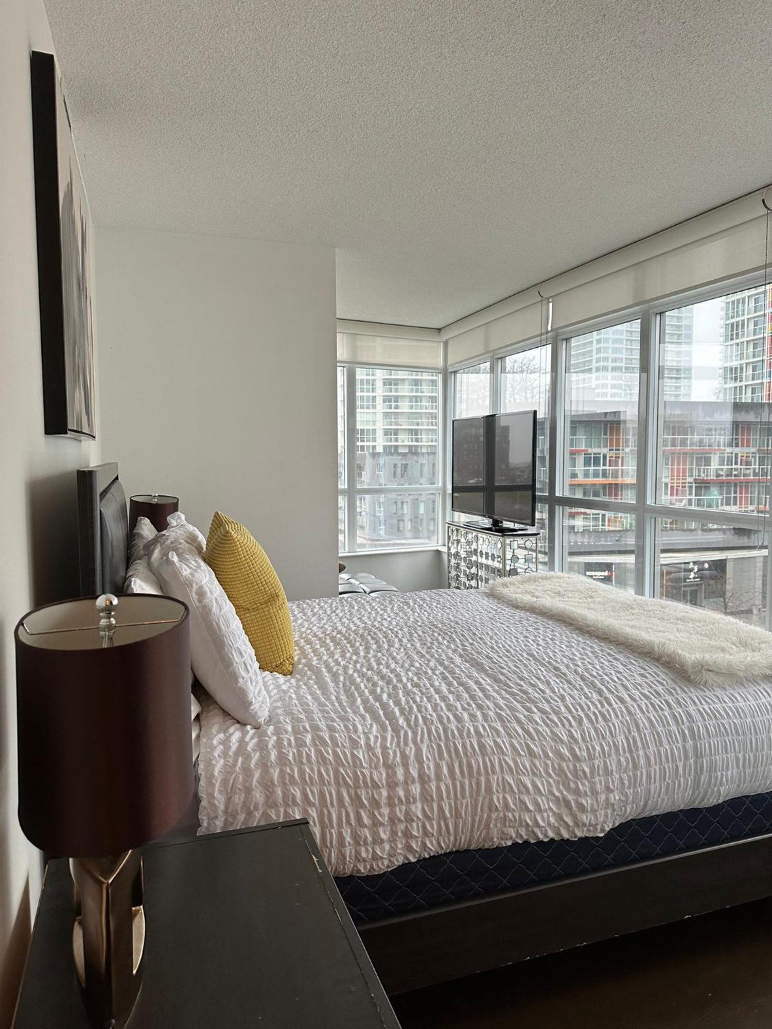Toronto Downtown Luxurious Stylish 3 Bedroom 3 Bath 2 Balconies Near Rogers Centre Lakeview Condo Buitenkant foto